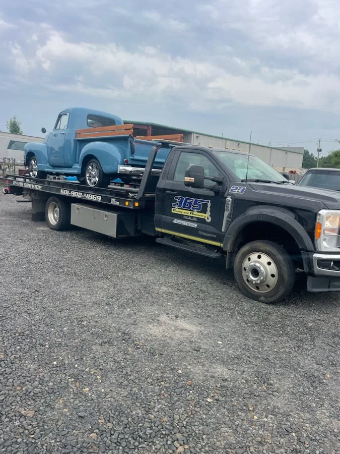 365 Towing and Recovery - Cars & Heavy Duty Semi Truck Wrecker