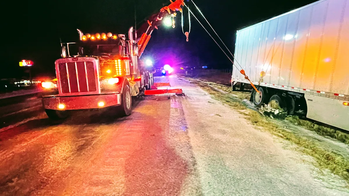 4AM Towing & Recovery Heavy Duty Towing primary photo