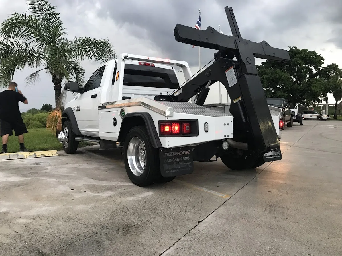 813 Towing Service primary photo