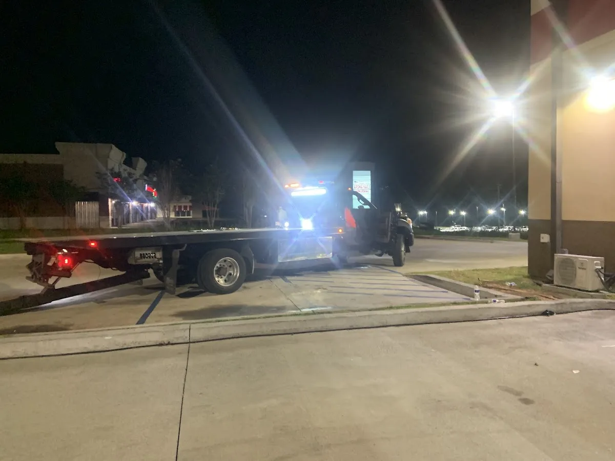 A & B Quick Towing Llc