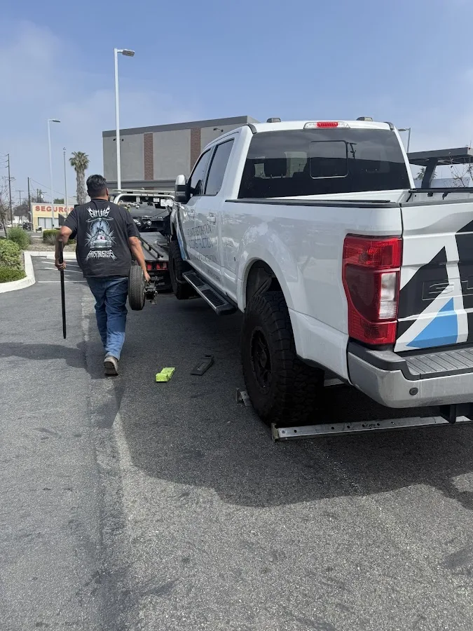 Alberto's Towing primary photo