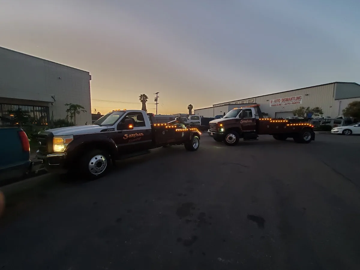 Alberto's Towing