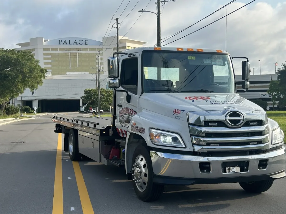 Angelo's Towing Mobile