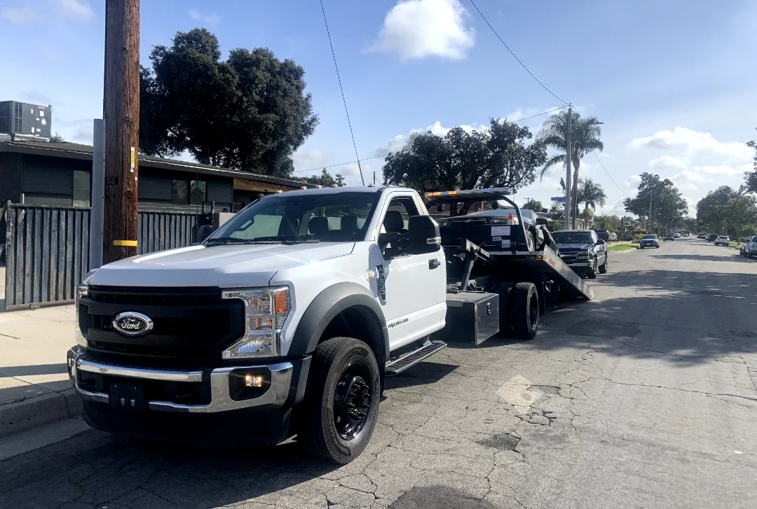 Ayala's Towing Services 24/7