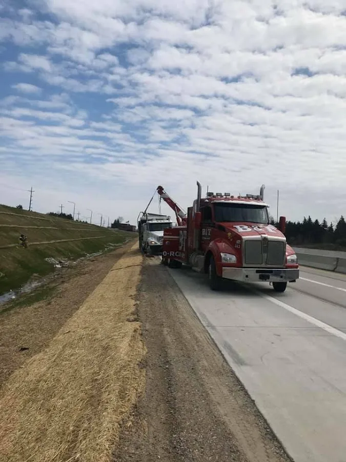 Boulevard & Trumbull Towing - Cars & Heavy Duty Semi Wrecker