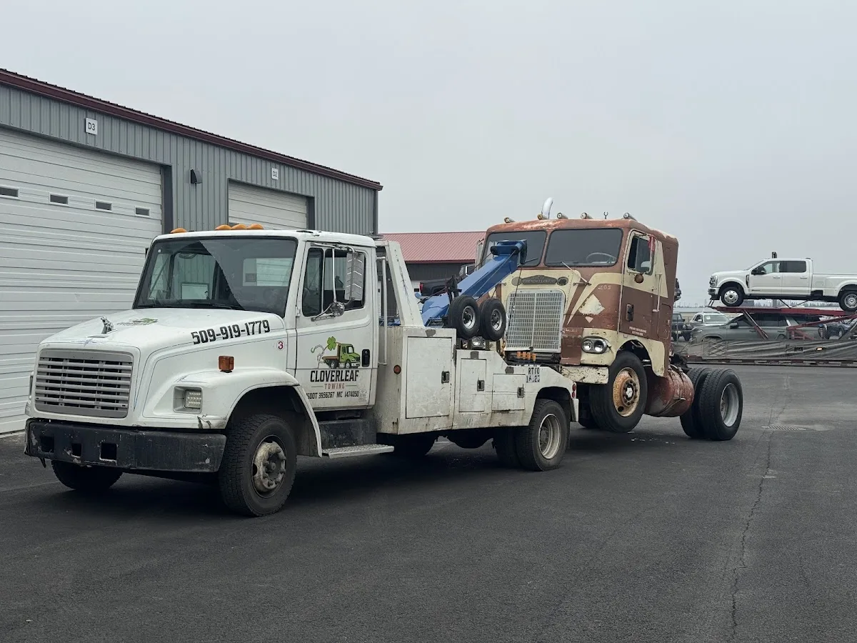Cloverleaf Towing