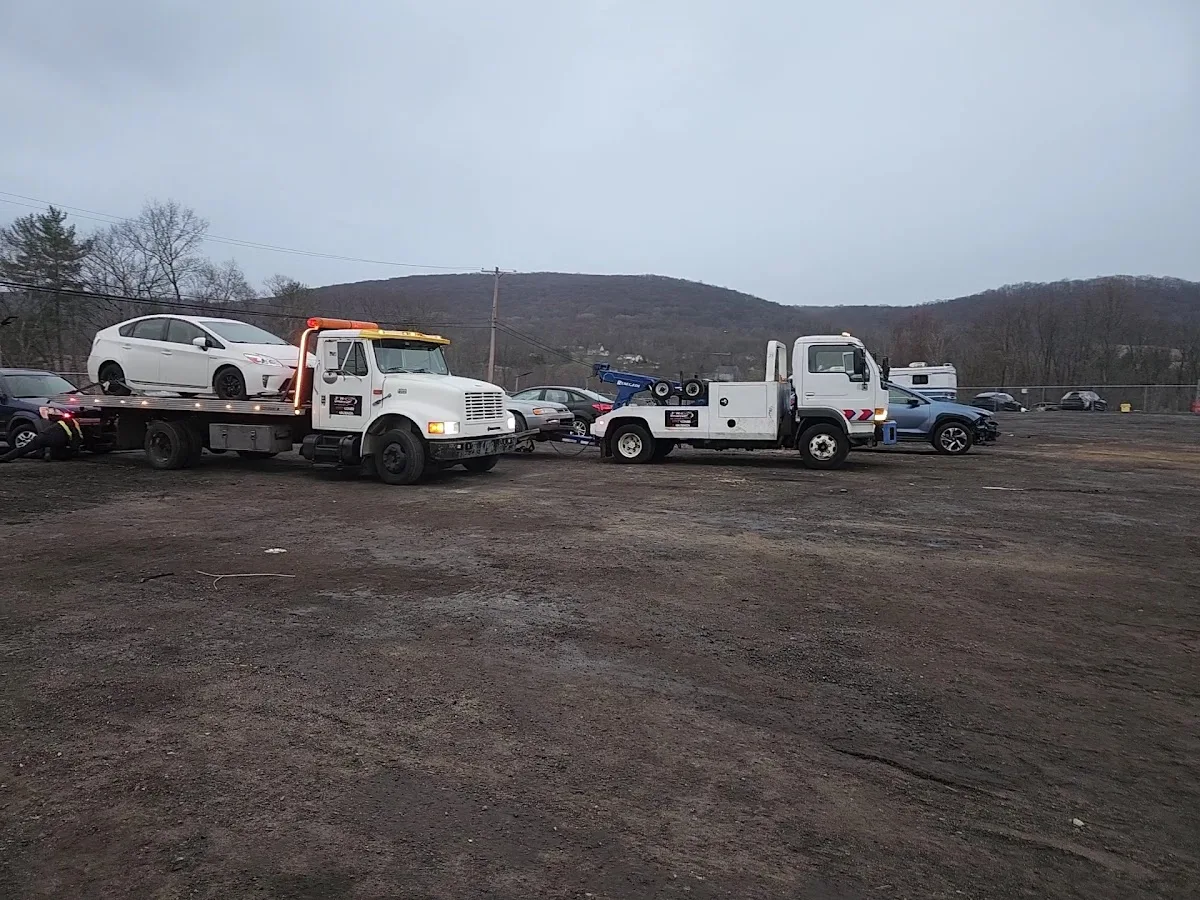 J&h towing and services Inc