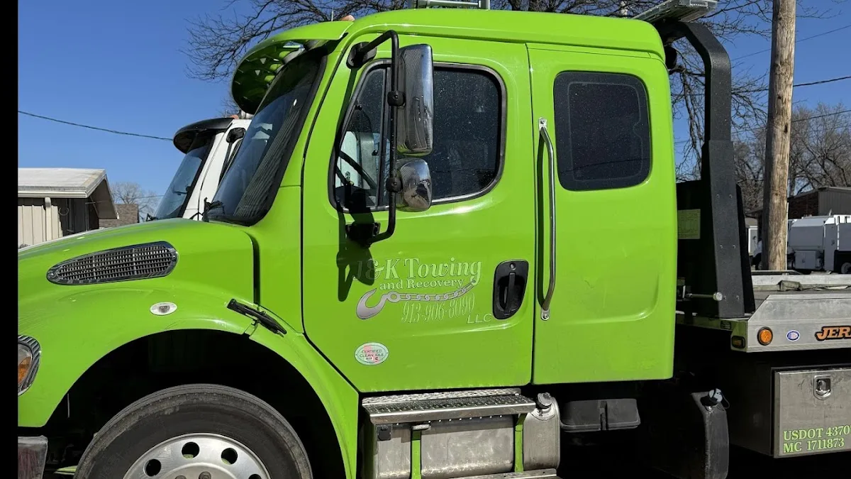J & K Towing