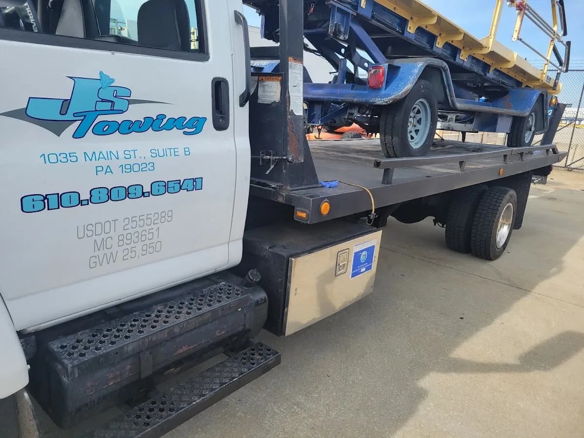 J's Towing