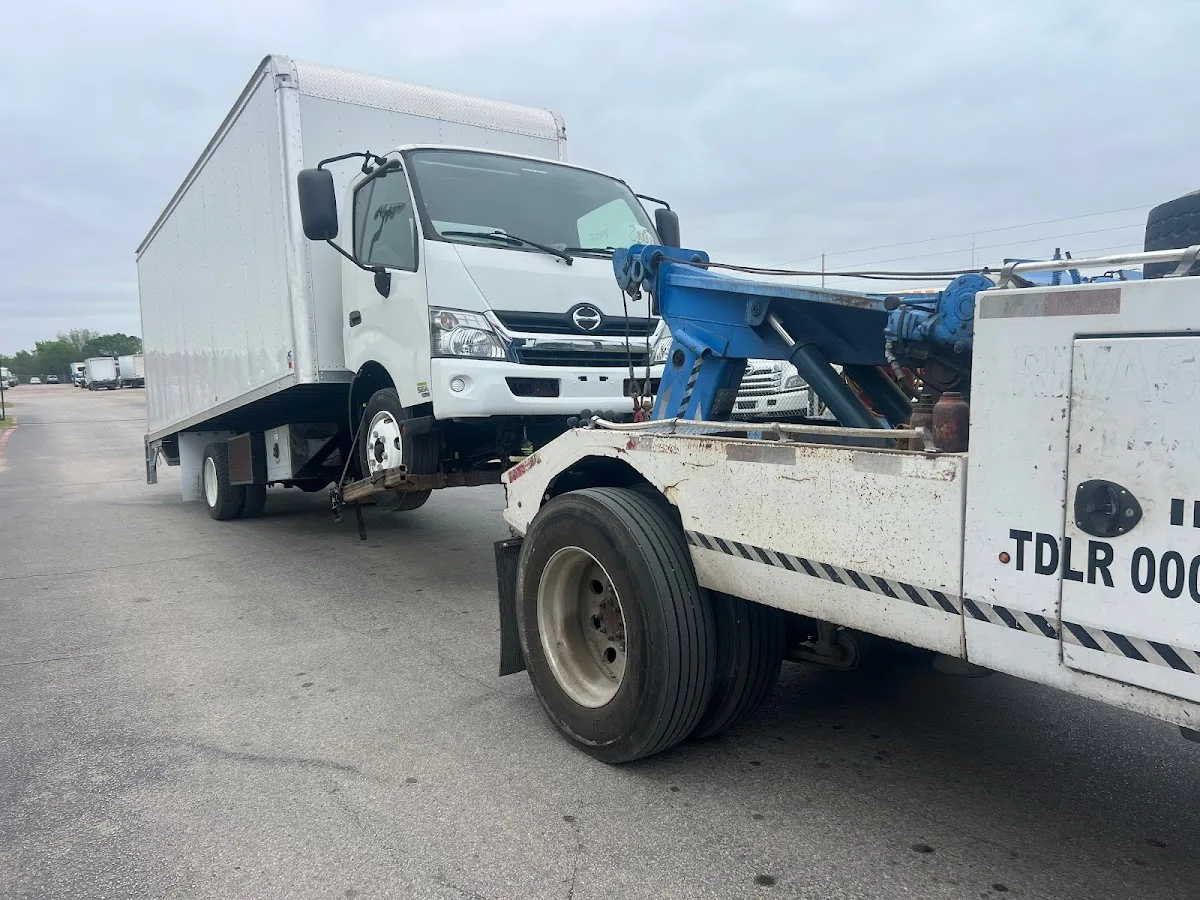 L&L Towing Service Dallas