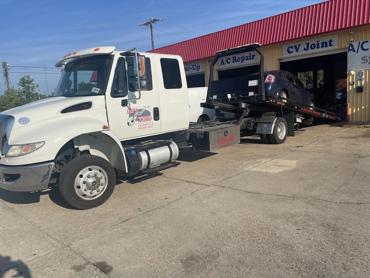 Lee's Towing