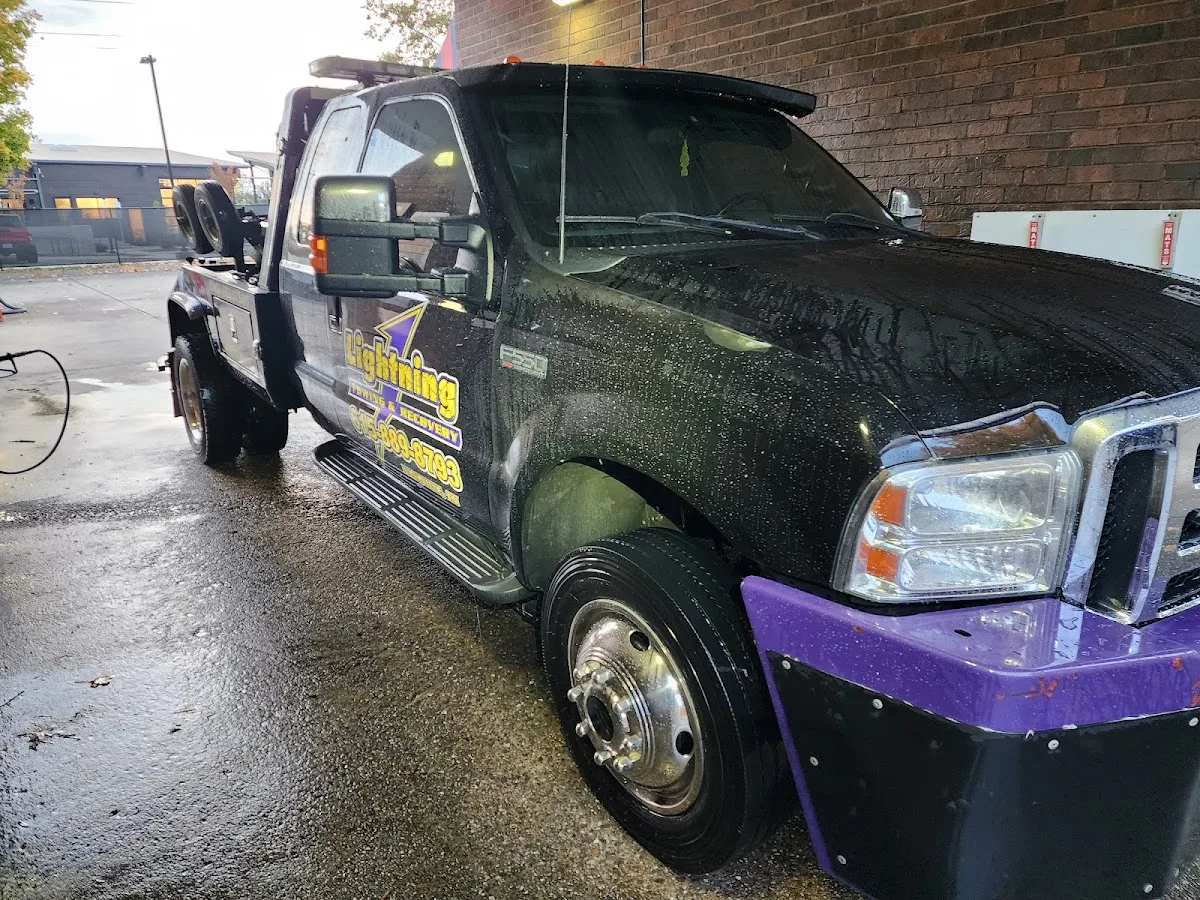 Lightning Towing & Recovery