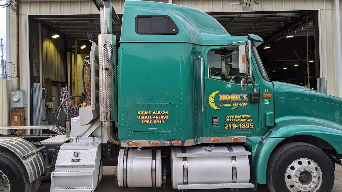 Moon's Towing