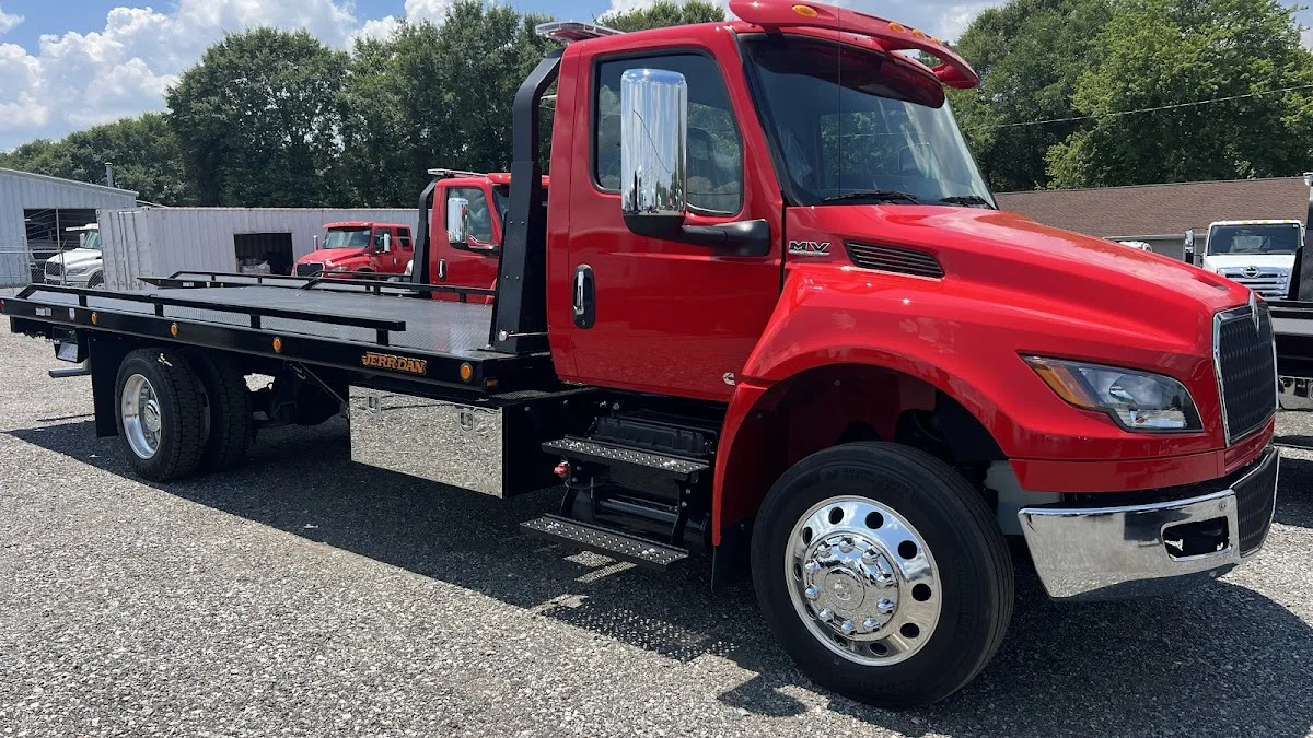 Moore's Towing