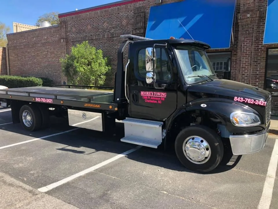 Moore's Towing