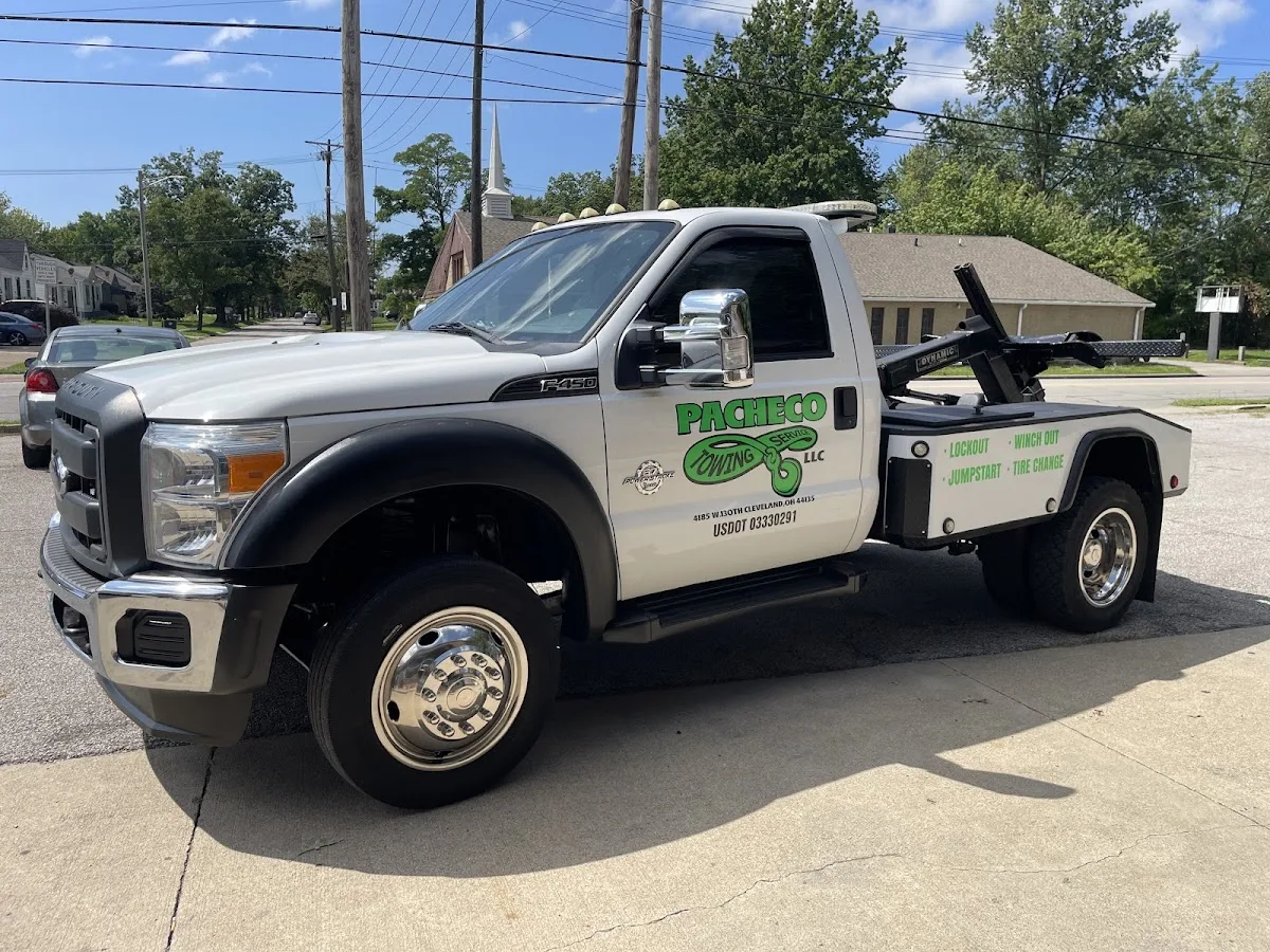 Pacheco Towing LLC primary photo