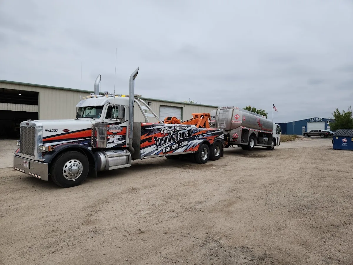 Paddack's Wrecker & Heavy Transport - Heavy Duty Towing and Semi Trailer Tractor Towing Service