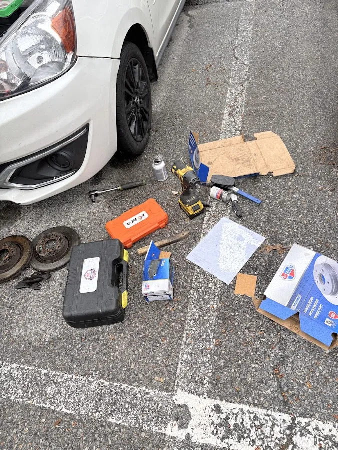 Road Runner KC LLC roadside assistance