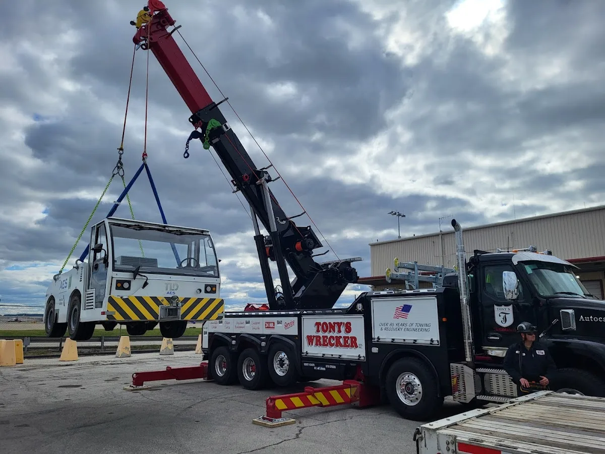 Tony's Wrecker Services - Heavy Duty Towing