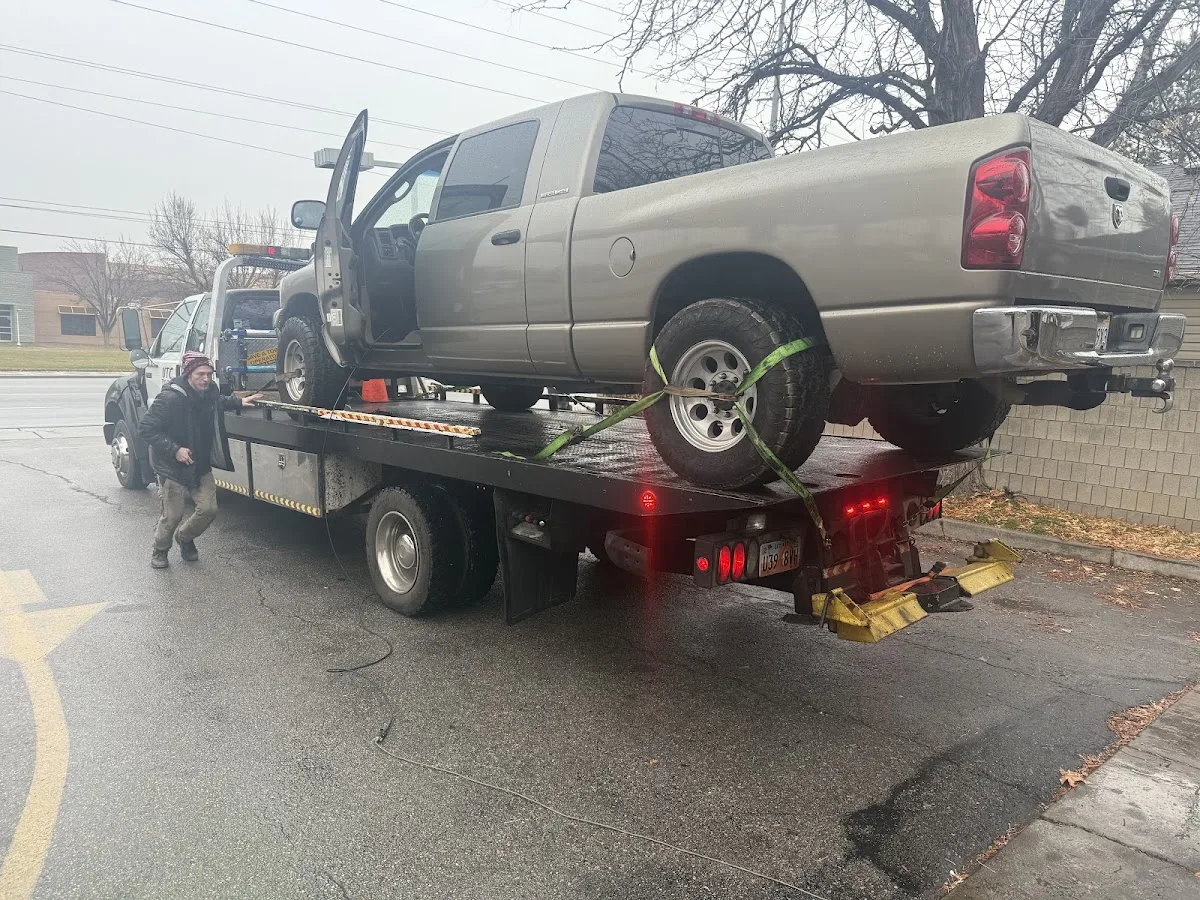 UTC Towing. Grúas Para Carro-Español ( 24/7 tow & road-service ) Autos & Motorcycles