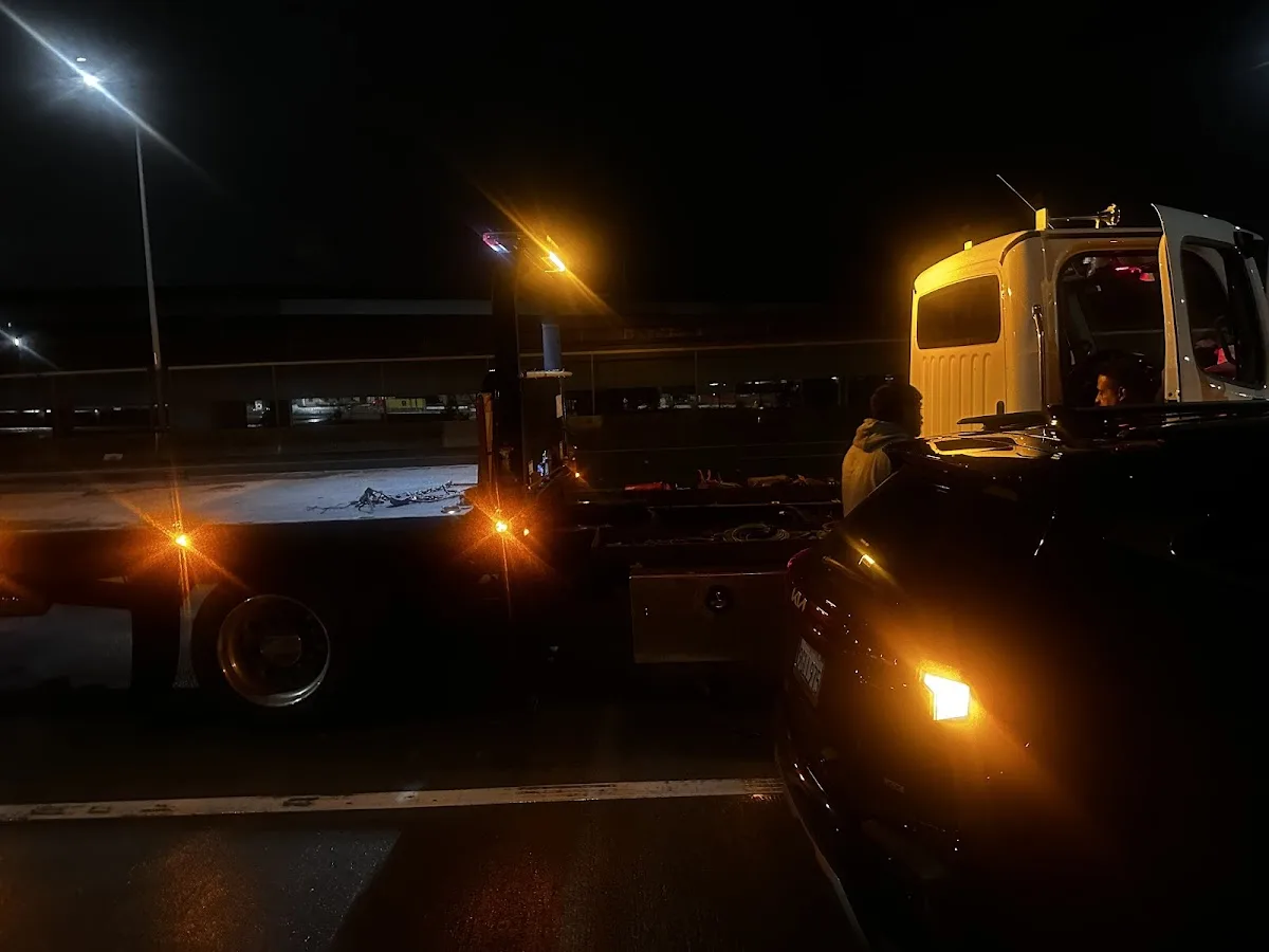 V&U Towing Services primary photo