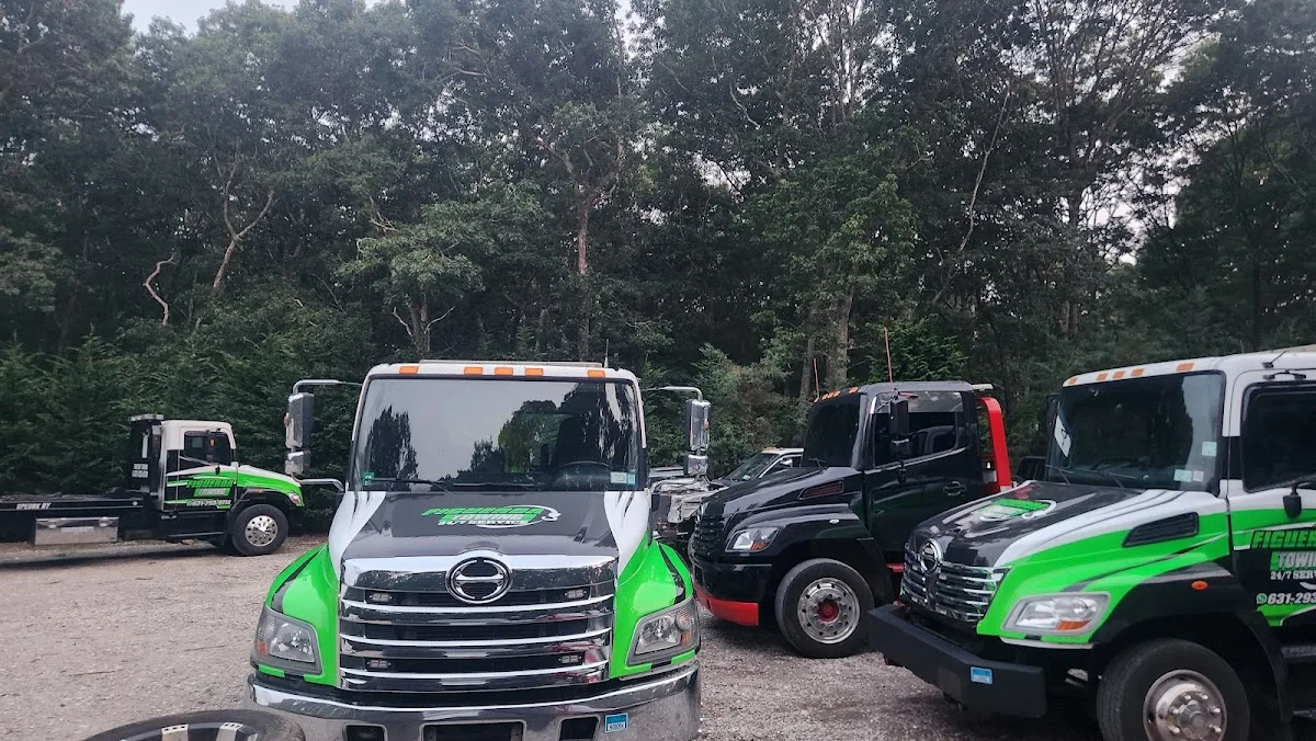 Tow truck recovery work ready for roadside calls in Long Island