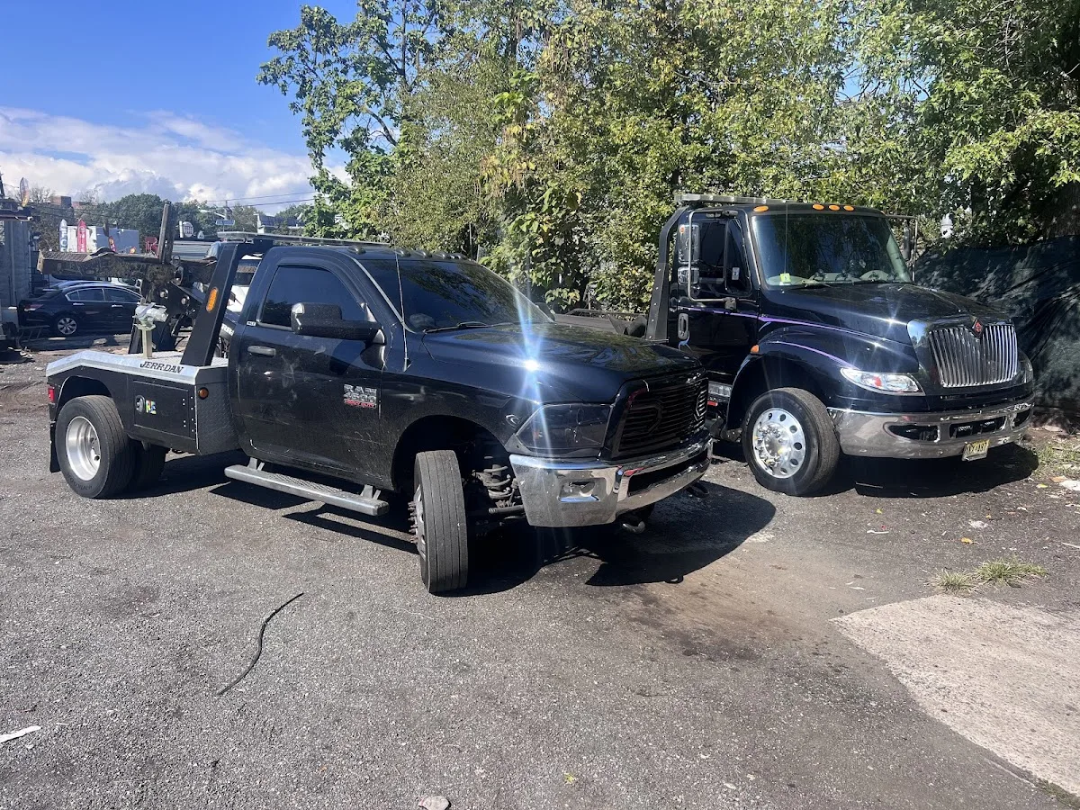 Zee's Towing and Recovery